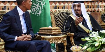 epa04589116 A handout picture provided by the Saudi Press Agency (SPA) shows US President, Barack Obama (L) sitting with the new Saudi King, Salman bin Abdul Aziz (R), shortly after his arrival in Riyadh, Saudi Arabia, 27 January 2015. Obama cut short his trip to India to head a high profile delegation to one of America's closest allies in the Middle East to offer his condolences on the death of the late King Abdullah bin Abdulaziz al-Saud and attend a bilateral meeting at the Erga Palace, to discuss regional developments including Yemen, Iran and the ongoing unrest resulting form the activities of the group calling themselves the Islamic State (IS).  EPA/SAUDI PRESS AGENCY / HANDOUT  HANDOUT EDITORIAL USE ONLY/NO SALES