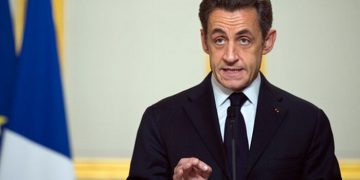 Γαλλία: Καταδικάστηκε ο Σαρκοζί! Με βραχιολάκι στο σπίτι