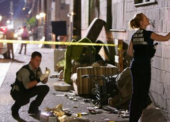 "Death & the Maiden" -- Nick (George Eads, left) and Catherine (Marg Helgenberger, right) track two seemingly unrelated crimes that turn out to be connected by a twisted plot of revenge, on CSI: CRIME SCENE INVESTIGATION, Thursday, Nov. 5 (9:00-10:00 PM, ET/PT) on the CBS Television Network.
Photo: Sonja Flemming/CBS.
©2009 CBS BROADCASTING INC. ALL RIGHTS RESERVED