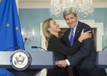 epa04574367 US Secretary of State John Kerry (R) and EU High Representative Federica Mogherini (L) embrace after holding a joint news conference, at the State Department in Washington, DC, USA, 21 January 2015. Kerry and Mogherini discussed a wide array of issues including the situation in Yemen, Cuba, the Ukraine and relations with Russia and possible sanctions against Iran.  EPA/MICHAEL REYNOLDS/2015-01-22 06:44:58/