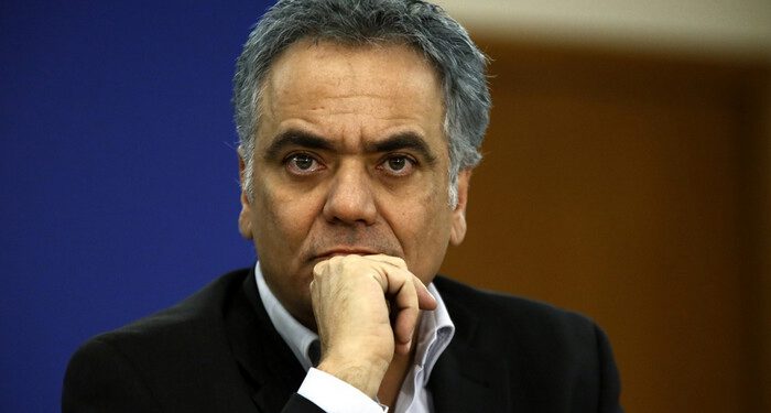 O υπουργός Εργασίας και Κοινωνικής Αλληλεγγύης Πάνος Σκουρλέτης, στην συνέντευξη Τύπου την Πέμπτη 26 Φεβρουαρίου 2015, με θέμα την απλούστευση των διαδικασιών του Σώματος Επιθεωρητών Εργασίας (ΣΕΠΕ) η οποία αποσκοπεί στην ενίσχυση των διαδικασιών ελέγχου και στην αποτελεσματικότερη λειτουργία και εκτέλεση των αρμοδιοτήτων του Σώματος στο νέο περιβάλλον ηλεκτρονική διακυβέρνησης. 
(EUROKINISSI/ΣΤΕΛΙΟΣ ΜΙΣΙΝΑΣ)