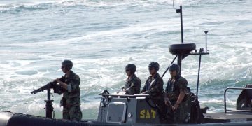 b040626aj
26th June 2004
Naval Demonstration Compliant Boarding in Istanbul Harbour.