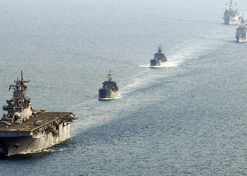 100208-N-9418A-520
GULF OF THAILAND (Feb. 8, 2010) The forward-deployed amphibious assault ship USS Essex (LHD 2), the Royal Thai navy medium landing ship HTMS Surin (LST 722), the Republic of Korea navy tank landing ship Seongin Bong (LST 685), the Ticonderoga-class guided-missile cruiser USS Shiloh (CG 67), the forward-deployed amphibious dock landing ship USS Harpers Ferry (LSD 49) and the forward-deployed amphibious transport dock ship USS Denver (LPD 9) transit in formation in the Gulf of Thailand during exercise Cobra Gold 2010. (U.S. Navy photo by Mass Communication Specialist 3rd Class Taurean Alexander/Released)