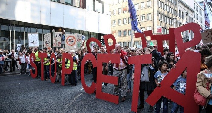 15000 participate in demonstration against the TTIP and CETA in Brussels, Belgium, on September 20, 2016 / 15 000 συμμετέχουν σε πορεία ενάντια στο σύμφωνο TTIP CETA στις Βρυξέλλες, Βέλγιο, στις 20 Σεπτεμβρίου, 2016