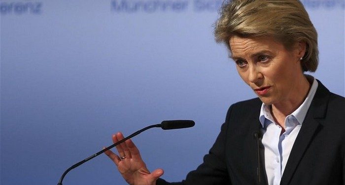 Η υπουργός Άμυνας της Γερμανίας, Ουρσουλα φον ντερ Λάιεν