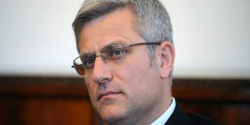 This April 4, 2009, file picture shows Serbia's central bank governor Radovan Jelasic in Belgrade. The head of the Serbian central bank said on March 23, 2010, he was resigning for personal reasons and stressed he faced no political pressure to quit.   AFP PHOTO / Alexa STANKOVIC