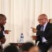 Αριστερά ο νέος πρόεδρος του ANC και της Νοτίου Αφρικής Σίριλ Ραμαφόσα, δεξιά ο απερχόμενος Τζέικομπ Ζούμα