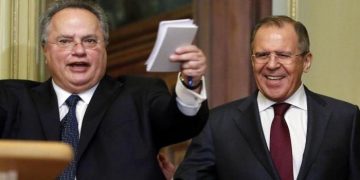 Russian Foreign Minister Sergei Lavrov (R) and his Greek counterpart Nikos Kotzias react during a news conference in Moscow, February 11, 2015. REUTERS/Maxim Zmeyev