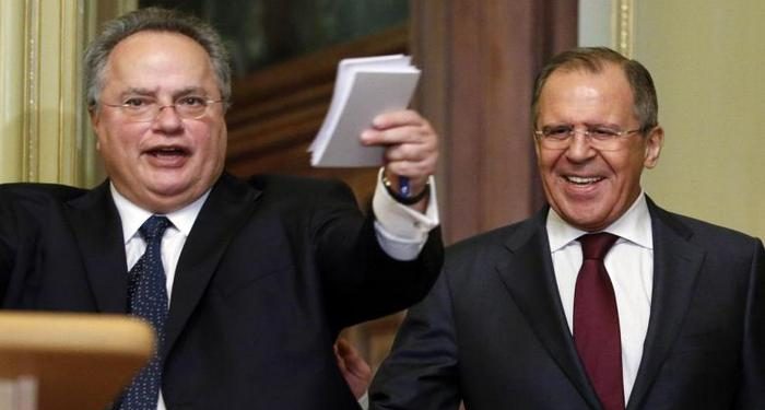 Russian Foreign Minister Sergei Lavrov (R) and his Greek counterpart Nikos Kotzias react during a news conference in Moscow, February 11, 2015. REUTERS/Maxim Zmeyev