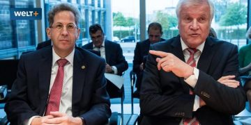 Ο τέως επικεφαλής της Υπηρεσίας Προστασίας του Συντάγματος της Γερμανίας, Γκέοργκ Μάανσεν και ο υπουργός Εσωτερικών της χώρας Χόρστ Ζέεχοφερ