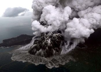An aerial view of Anak Krakatau volcano during an eruption at Sunda strait in South Lampung, Indonesia, December 23, 2018 in this photo taken by Antara Foto.  Antara Foto/Bisnis Indonesia/Nurul Hidayat/ via REUTERS  ATTENTION EDITORS - THIS IMAGE WAS PROVIDED BY A THIRD PARTY. MANDATORY CREDIT. INDONESIA OUT.