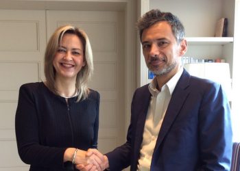 Η Νάντια Σταυρογιάννη, διευθύνουσα σύμβουλος της Resolute με τον Γιάννη Καντώρο, διευθύνοντα σύμβουλο της INTERAMERICAN.