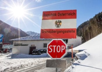 epa06066276 (FILE) -  A border sign at the border post between Tyrol, Austria, and South Tyrol, Italy, viewed from the Austria side on 19 January 2016, (reissued 04 July 2017). Media reports on 04 July 2017 state that Austrian Defence Minister Hans Peter Doskozil has said that troops could go to the Brenner Pass, the border in Tyrol between Austria and Italy and four Pandur armoured personnel carriers had been sent to  Tyrol with 750 troops on readiness to move in an effort to stop any large numbers of migrants croassing the border.  EPA/JAN HETFLEISCH