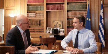 Ο Κυριάκος Μητσοτάκης με τον Νίκο Δένδια