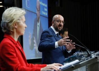 Η Ούρσουλα Φον ντερ Λάιεν και ο Σαρλ Μισέλ