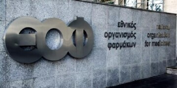 Ανταρσία στον ΕΟΦ για το εμβόλιο της AstraZeneca