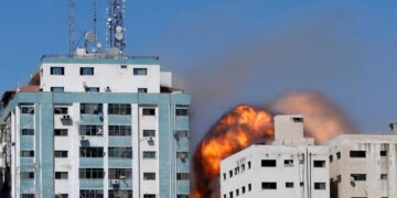 Ο Νετανιάχου βομβάρδισε Associated Press και Al Jazeera