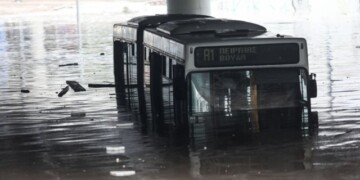 Λεωφορείο πλημμυρισμένο, κακοκαιρία Μπάλλος