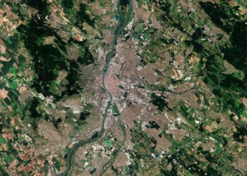 Η Βουδαπέστη, η πρωτεύουσα και η πολυπληθέστερη πόλη στην Ουγγαρία, είναι ορατή σε αυτήν την εικόνα που τραβήχτηκε από την αποστολή Copernicus Sentinel-2.