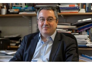 Ο Ηλίας Μόσιαλος