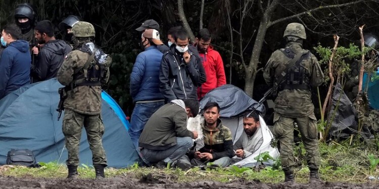 Το προσφυγικό μεταναστευτικό επανέρχεται στο προσκήνιο, αυτή τη φορά όμως η Ευρώπη δέχεται νέες εισροές από τα τα ανατολικά σύνορά της, από τη Λευκορωσία.