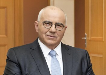 Νίκος Καραμούζης