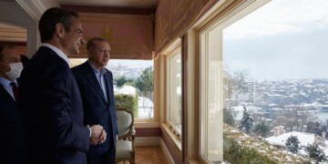 Σε εξέλιξη η συνάντηση Μητσοτάκη - Ερντογάν... χωρίς ατζέντα