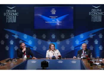 Από αριστερά: Mladen Ivanic, Member, Nizami Ganjavi International Centre
Slavjanka Petrovska, Υπουργός Άμυνας, Δημοκρατία της Βόρειας Μακεδονίας
Klaus Wittmann, Λέκτορας Σύγχρονης Ιστορίας, Πανεπιστήμιο του Πότσνταμ, Γερμανία