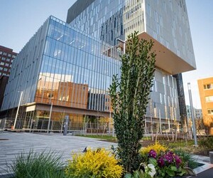 Title: Bayer’s new Research Center is located in the top two floors.