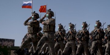 Επίδειξη δύναμης και εμπέδωσης του νέου γεωπολιτικού άξονα κάνουν Ρωσία και Κίνα με κοινές στρατιωτικές ασκήσεις μεγάλης κλίμακας