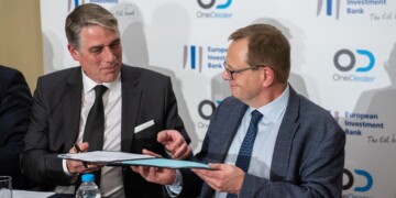Από αριστερά: Robert Battenstein Διευθύνοντας Σύμβουλος της OneDealer, Christian Kettel Thomsen, Αντιπρόεδρος της ΕΤΕπ