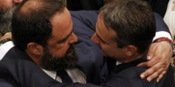 Τα πυρά Μαρινάκη κατά Μητσοτάκη και το παρασκήνιο