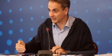 Σε κοινή γραμμή με τον υπουργό Επικρατείας Γιώργο Γεραπετρίτη κινήθηκε ο Κυριάκος Μητσοτάκης απαντώντας στην πρόταση μομφής που κατέθεσε ο Αλέξης Τσίπρας