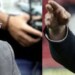 Ο αστυνομικός ρεπόρτερ του Βήματος αναδεικνύει με τεράστιο θέμα του την μεγάλη φρουρά του Τάκη Θεοδωρικάκου, του "κολλάει" προσωνύμιο και τον περνάει γενεές δεκατέσσερις.