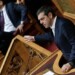 Πρόταση μομφής: Η κυβέρνηση επιβιώνει στη Βουλή - Δημοσκοπήσεις και social media κοιτάει η αντιπολίτευση