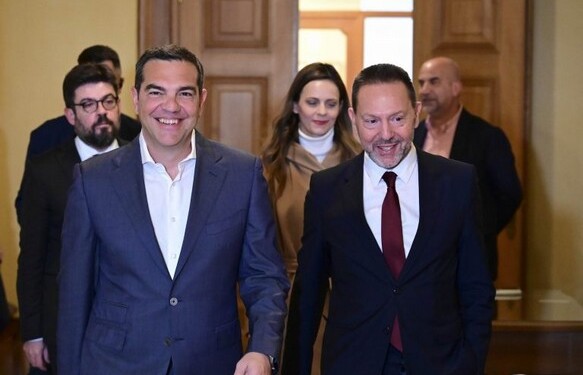 Σε κάθε περίπτωση, ο Αλέξης Τσίπρας επιχείρησε να στείλει μηνύματα στις ελίτ και το τραπεζικό και επιχειρηματικό κατεστημένο ότι πλέον είναι θεσμικός, ότι υποβαθμίζει τις προσωπικές βεντέτες μπροστά στην σταθερότητα και την ομαλότητα.
