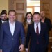 Σε κάθε περίπτωση, ο Αλέξης Τσίπρας επιχείρησε να στείλει μηνύματα στις ελίτ και το τραπεζικό και επιχειρηματικό κατεστημένο ότι πλέον είναι θεσμικός, ότι υποβαθμίζει τις προσωπικές βεντέτες μπροστά στην σταθερότητα και την ομαλότητα.