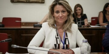 Η πρόεδρος της Επιτροπής Κεφαλαιαγοράς, Βασιλική Λαζαράκου