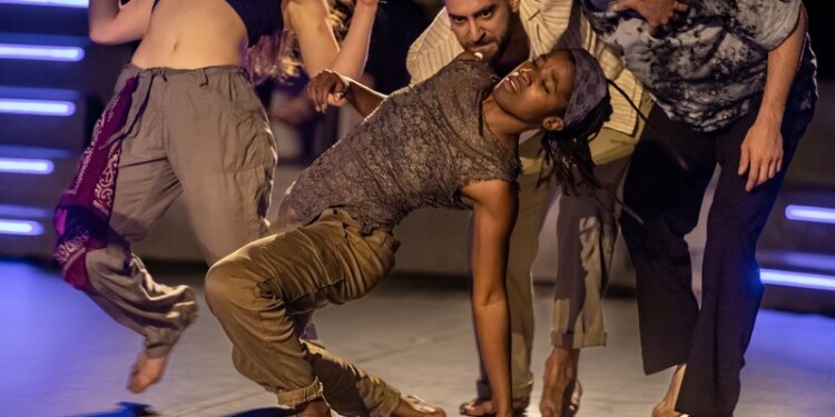 Dance, Óró. Athens Conservatoire, Athens 2023
Participants:
Protégée: Khoudia Touré
Mentor: Crystal Pite
Other: Euripides Laskaridis