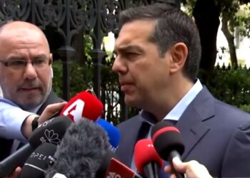 Δηλώσεις με τις οποίες επιχειρεί να επιδείξει πολιτικό ύψος, ηθικό σθένος και να επανεκκινήσει τη σχέση τους με τους πολίτες έκανε ο Αλέξης Τσίπρας εξερχόμενος του Προεδρικού Μεγάρου, όπου αρνήθηκε να παραλάβει διερευνητική εντολή, υποστηρίζοντας ότι δεν υπάρχουν οι συσχετισμοί,