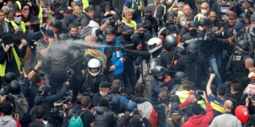 Στο χείλος κοινωνικής αναταραχής η Γαλλία