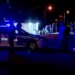 Ανθρωποκυνηγητό με τη συμμετοχή ειδικών δυνάμεων έχει εξαπολύσει η σερβική αστυνομία για  τον εντοπισμό 21χρονου που γάζωσε ένα γκρουπ ανθρώπων σκοτώνοντας τουλάχιστον 8 και τραυματίζοντας 13.