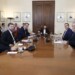 Στη λογική της fast track διαδικασία ολοκληρώθηκε το συμβούλιο των πολιτικών αρχηγών υπό την πρόεδρο της Δημοκρατίας στο Προεδρικό Μέγαρο, καθώς διήρκεσε λιγότερο από μισή ώρα. 