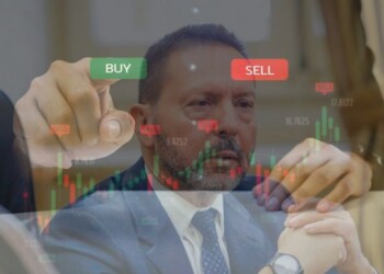 Νέα ισχυρή αντίδραση επιχειρεί το Χρηματιστήριο της Αθήνας με καύσιμα από τις δηλώσεις του κεντρικού τραπεζίτη Γιάννη Στουρνάρα για επίσπευση της αναβάθμισης της ελληνικής οικονομίας,