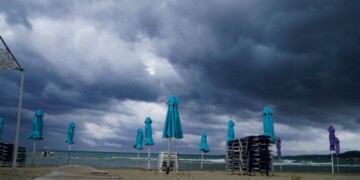 ΚΕΡΚΥΡΑ ΚΑΚΟΚΑΙΡΙΑ PETAR - ΠΑΡΑΛΙΑ ΡΟΔΑΣ (ΓΙΩΡΓΟΣ ΚΟΝΤΑΡΙΝΗΣ/ EUROKINISSI)