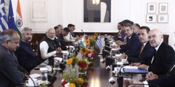 Η παρουσία πολλών και ισχυρών επιχειρηματιών τόσο από την ελληνική, όσο και από την ινδική πλευρά στο πλαίσιο της επίσημης επίσκεψης του Ινδού πρωθυπουργού Ναρέντα Μόντι