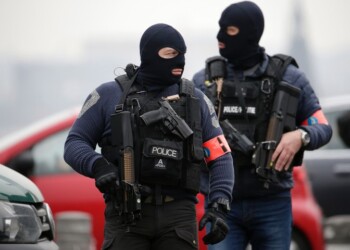 Βρυξέλλες: Συνελήφθη ο τρομοκράτης μετά από πυροβολισμούς σε καφέ