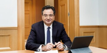 Ο CEO της Eurobank Φωκίων Καραβίας