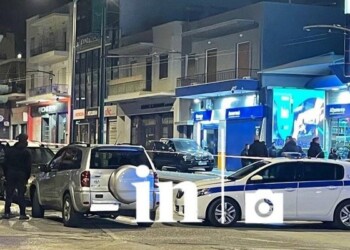 Θύμα είναι ο 44χρονος σεσημασμένος Βαγγέλης Ζαμπούνης, ο οποίος έχει κατηγορηθεί ως εκτελεστής για την μαφία του Στεφανάκου