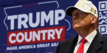 Former U.S. President and Republican presidential candidate Donald Trump campaigns in Indianola, Iowa, U.S., January 14, 2024. REUTERS/Brendan McDermid